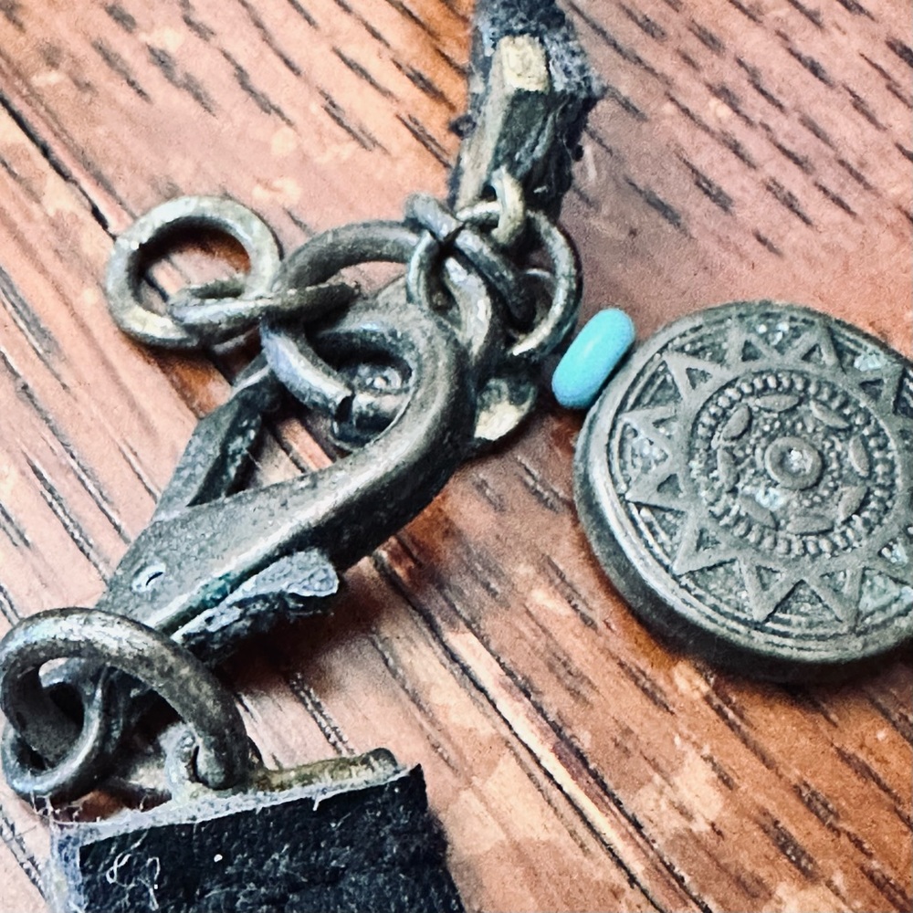 Peace Symbol Pendant Choker Necklace - Picture 4 of 12